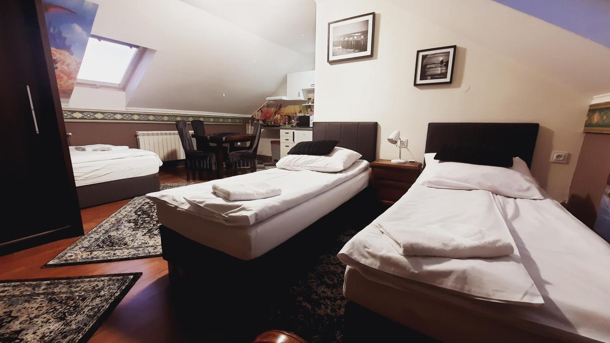 Hotel Rezydencja Rosa Przemyśl Buitenkant foto