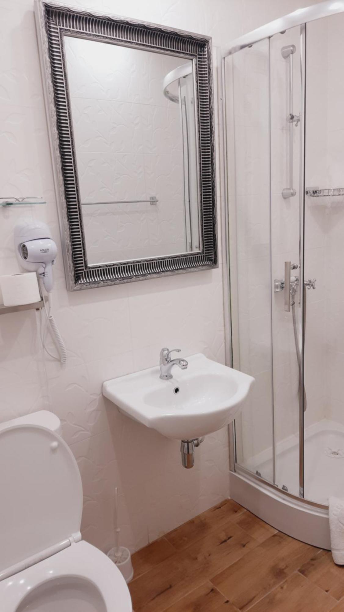 Hotel Rezydencja Rosa Przemyśl Buitenkant foto