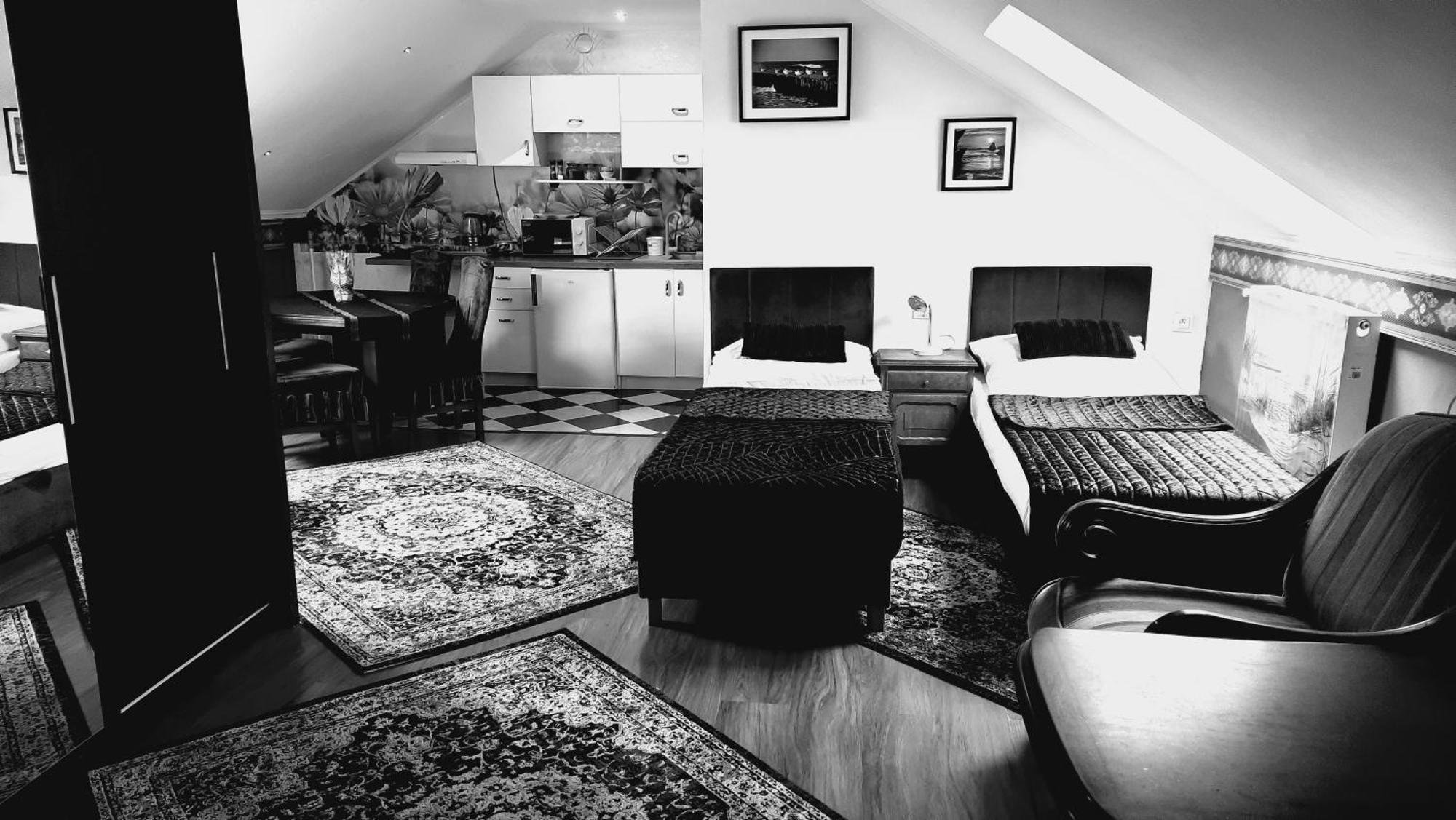 Hotel Rezydencja Rosa Przemyśl Buitenkant foto