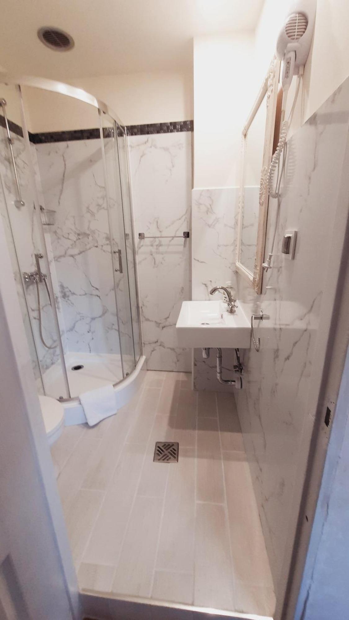 Hotel Rezydencja Rosa Przemyśl Buitenkant foto