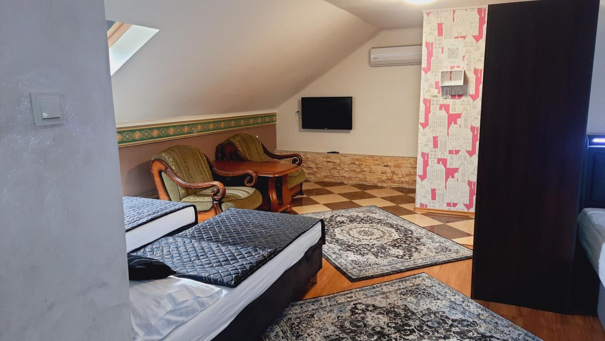 Hotel Rezydencja Rosa Przemyśl Buitenkant foto