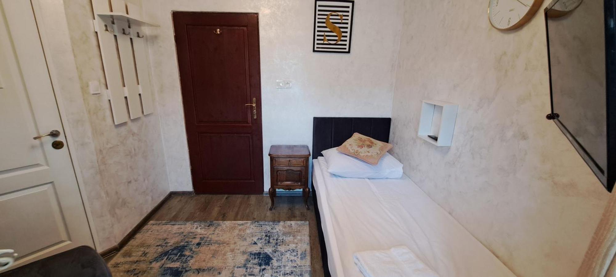 Hotel Rezydencja Rosa Przemyśl Buitenkant foto