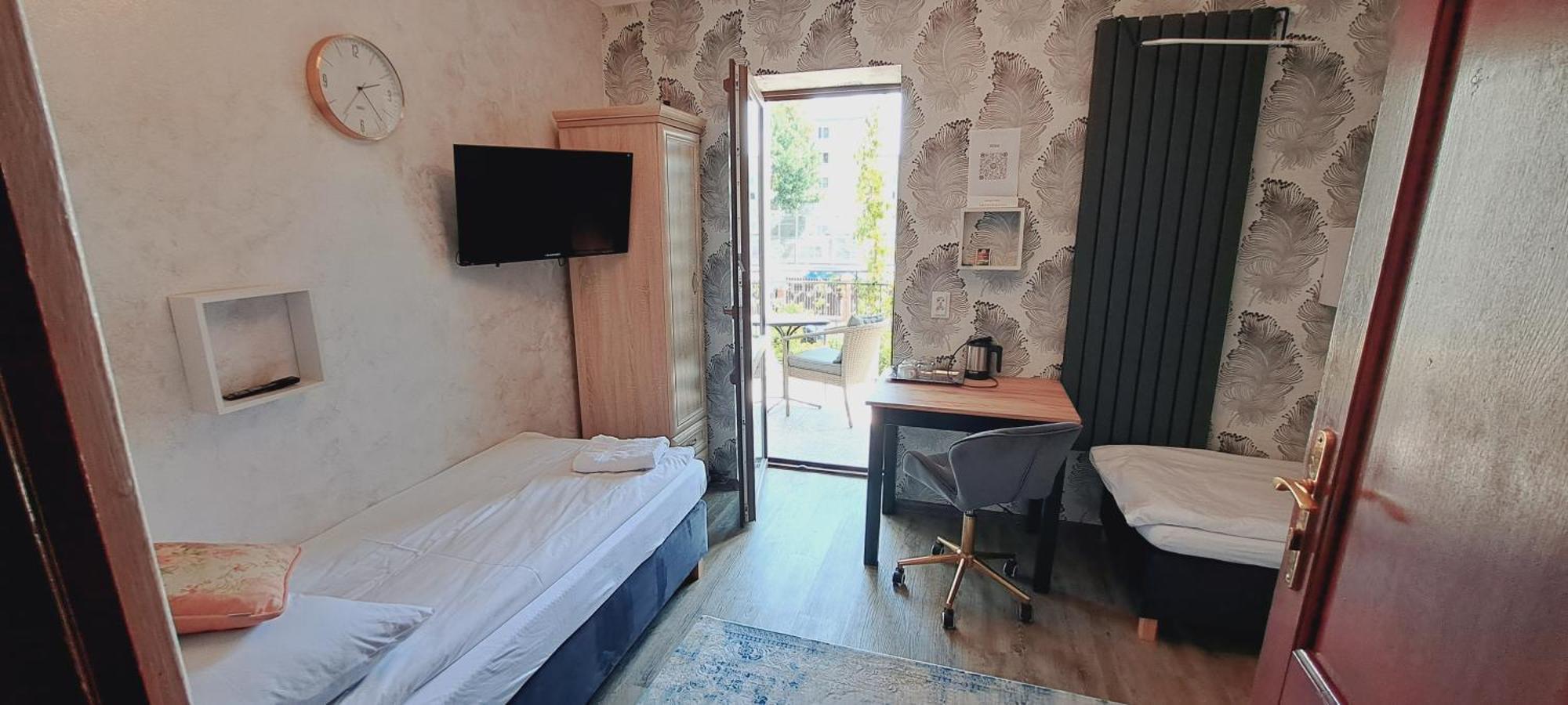 Hotel Rezydencja Rosa Przemyśl Buitenkant foto