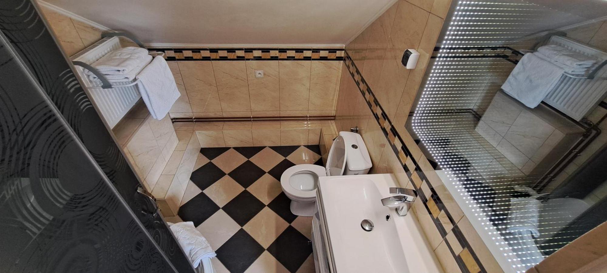 Hotel Rezydencja Rosa Przemyśl Buitenkant foto