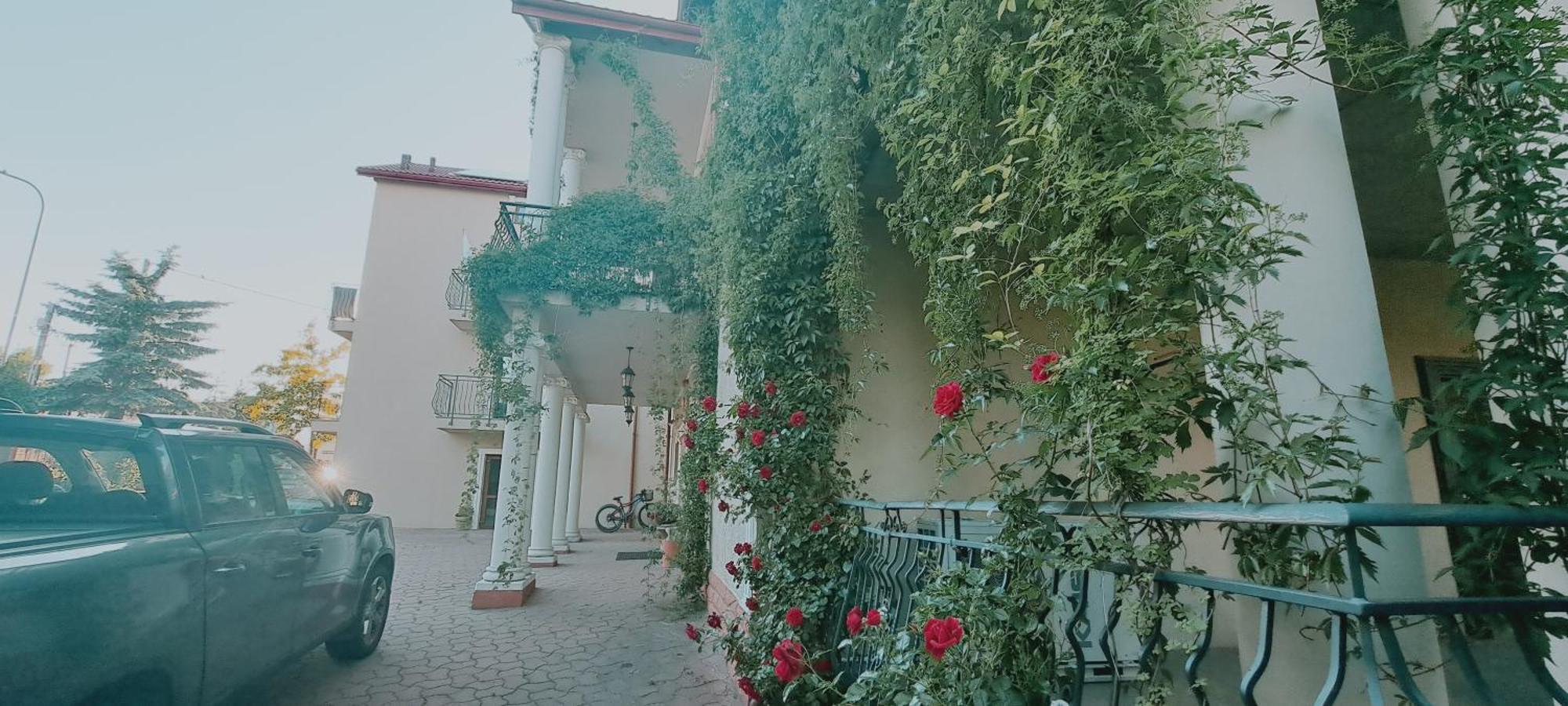 Hotel Rezydencja Rosa Przemyśl Buitenkant foto