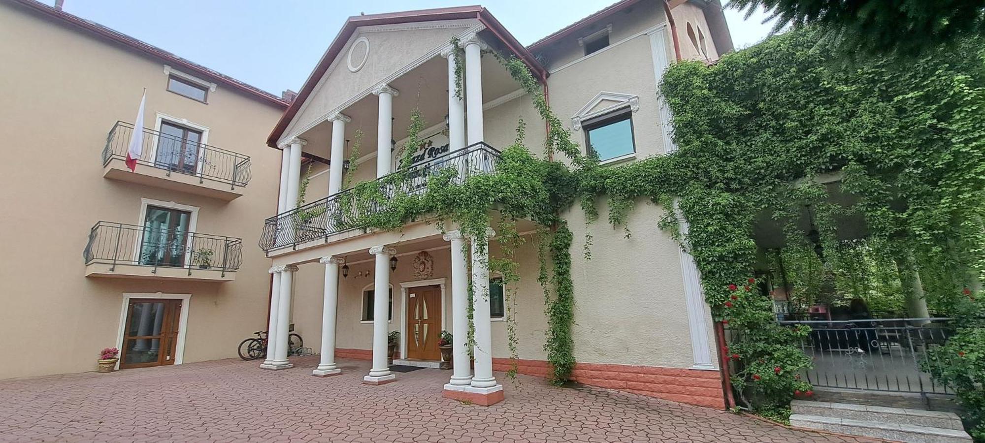 Hotel Rezydencja Rosa Przemyśl Buitenkant foto